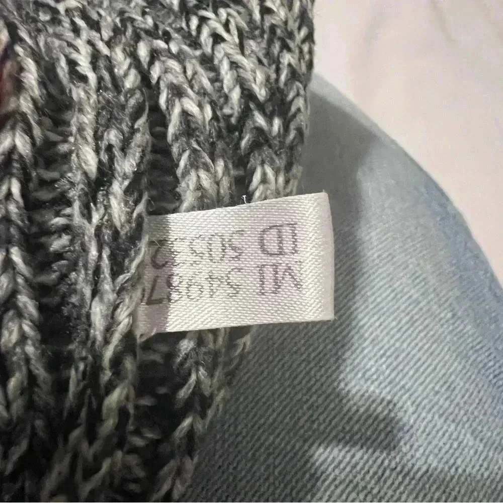 Venezia Jeans Cloathing Co. Black Gray and White Mans Sweater Size 22-24